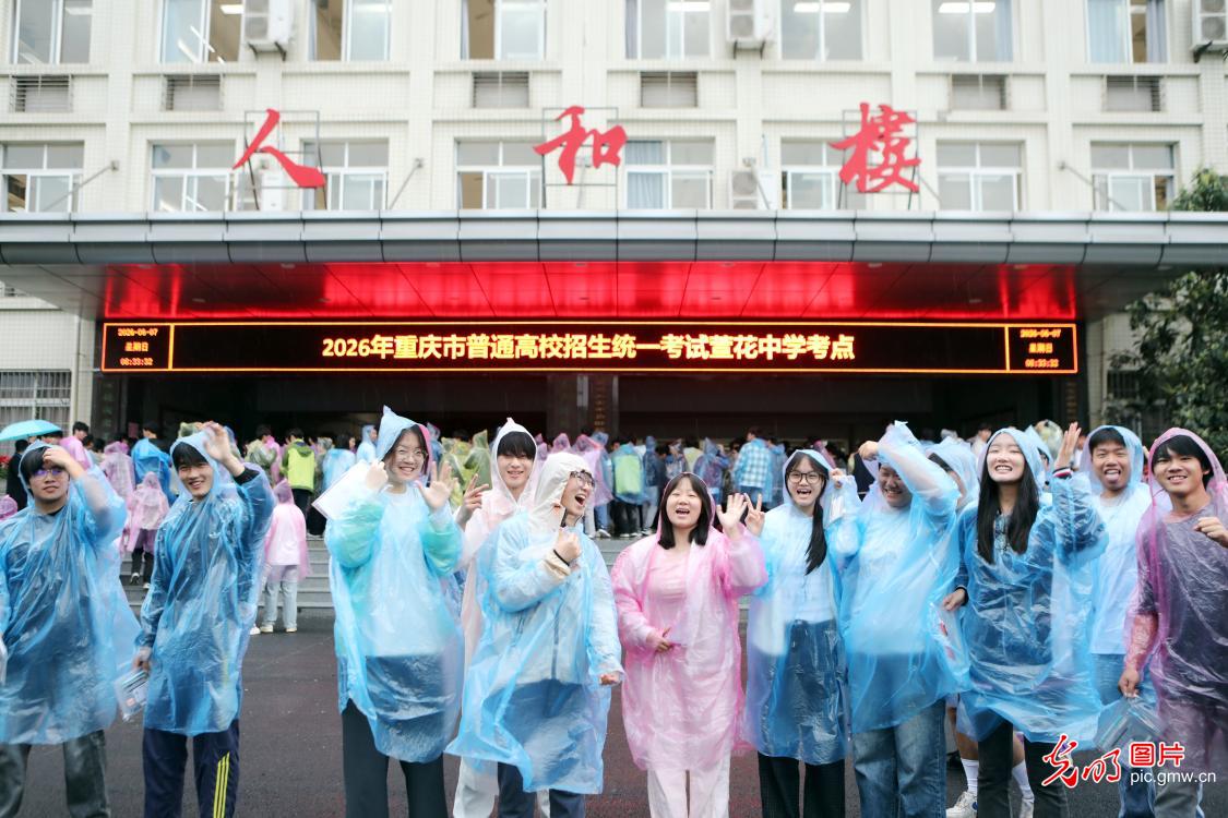【聚焦高考 逐梦今夏】以自信之姿 赴青春考场 【聚焦高考 逐梦今夏】以自信之姿 赴青春考场