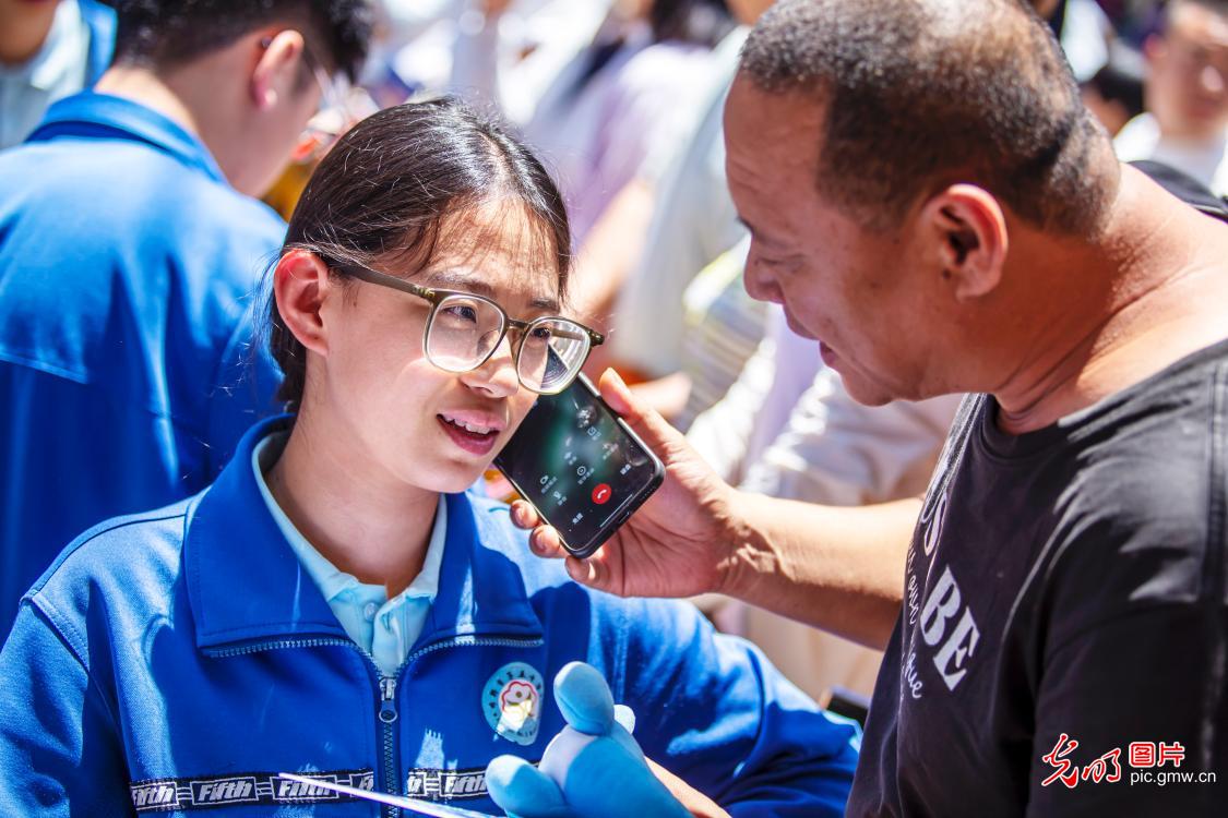 【聚焦高考 逐梦今夏】以自信之姿 赴青春考场 【聚焦高考 逐梦今夏】以自信之姿 赴青春考场
