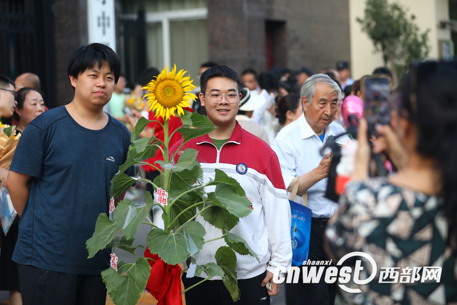 正在上传... f2935a0d54531d462250c1221e44808f.png