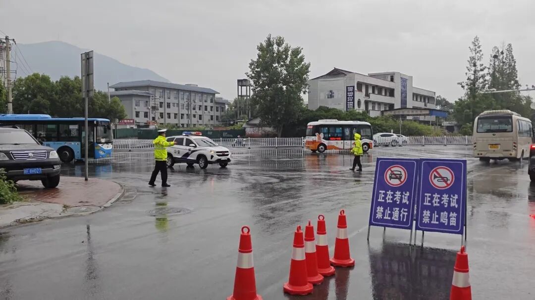 端午粽飘香 中考逐梦忙 汉中公安交警倾力守护平安路
