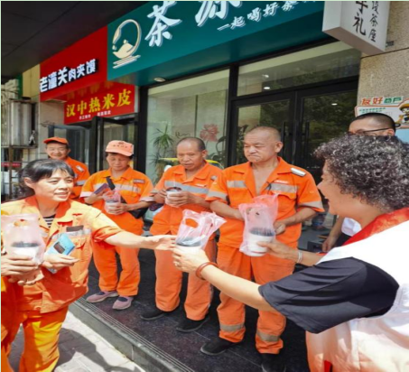 从“长廊陪伴”到“夏日清凉”：西安市解家村新社区把“志愿红”写进四季日常