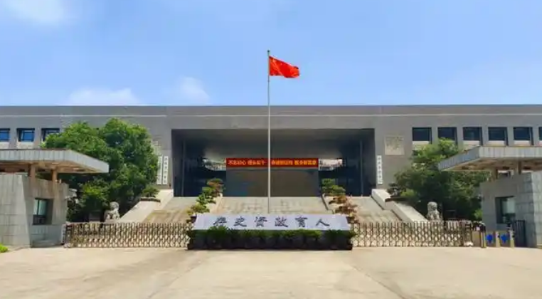 省档案馆保管好利用好红色档案资源 让纸上档案变成生动教材
