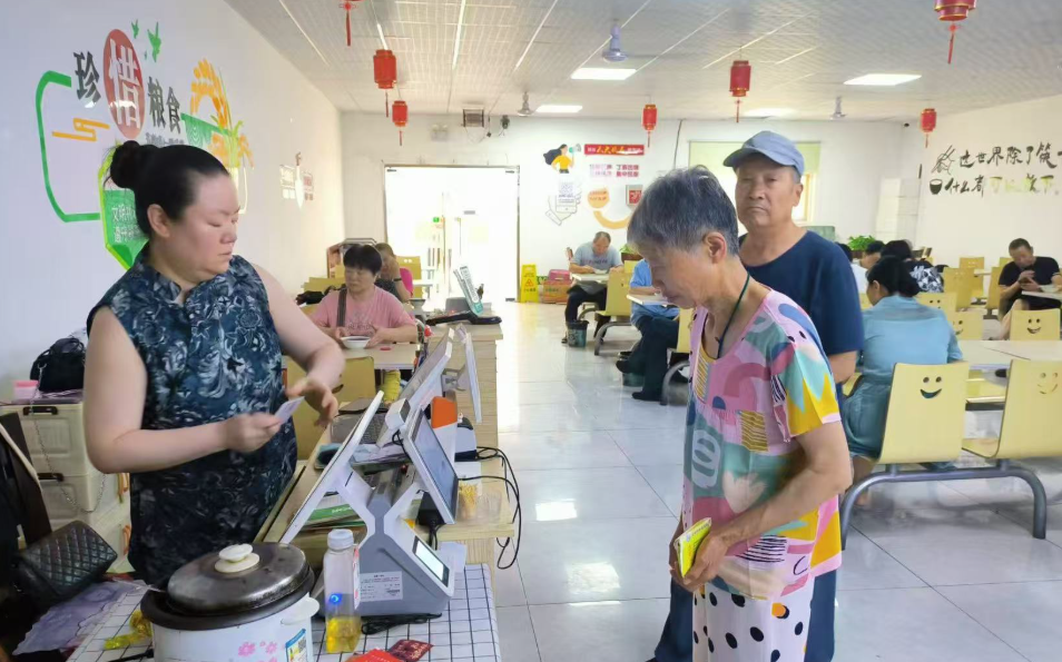 一碗面背后的“银发账本”