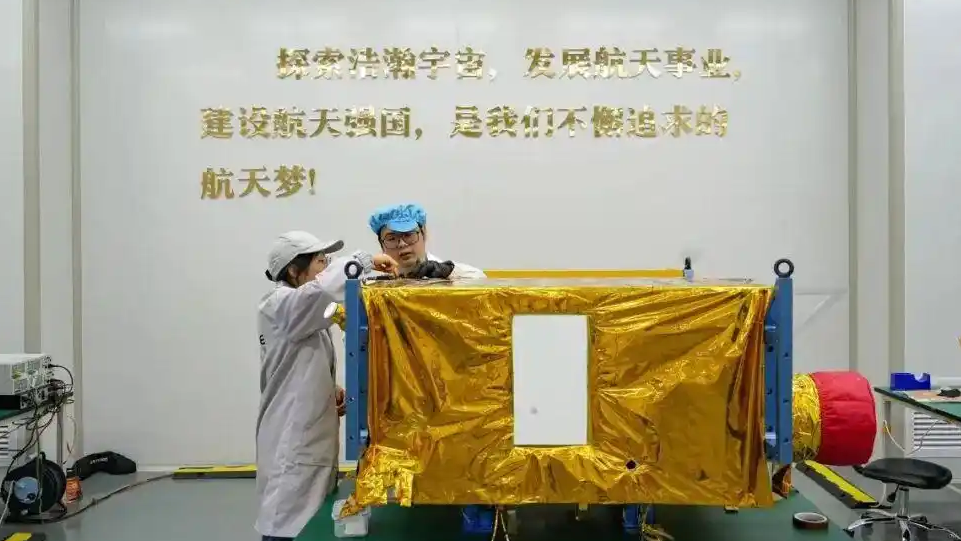 陕企研发的国内首颗定量高光谱智算卫星成功入轨