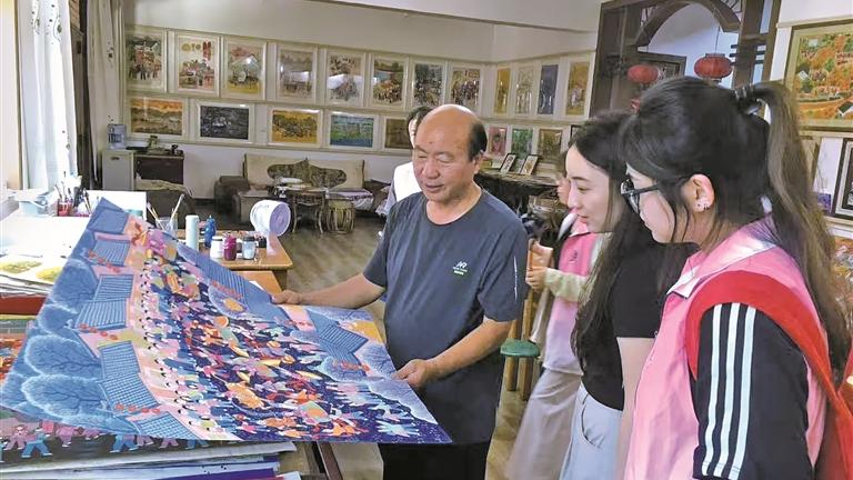 他们在土地上“画”艺术