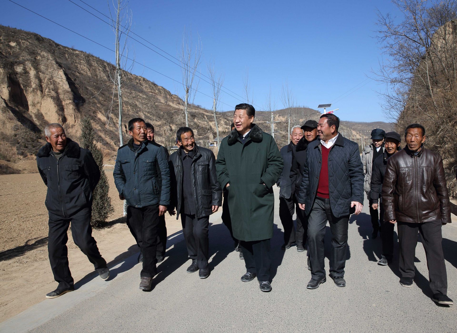 2015年2月13日，习近平总书记回到延安市延川县梁家河村看望父老乡亲。