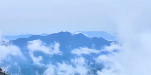 陕西：翠岭凝秋意 山色入画来