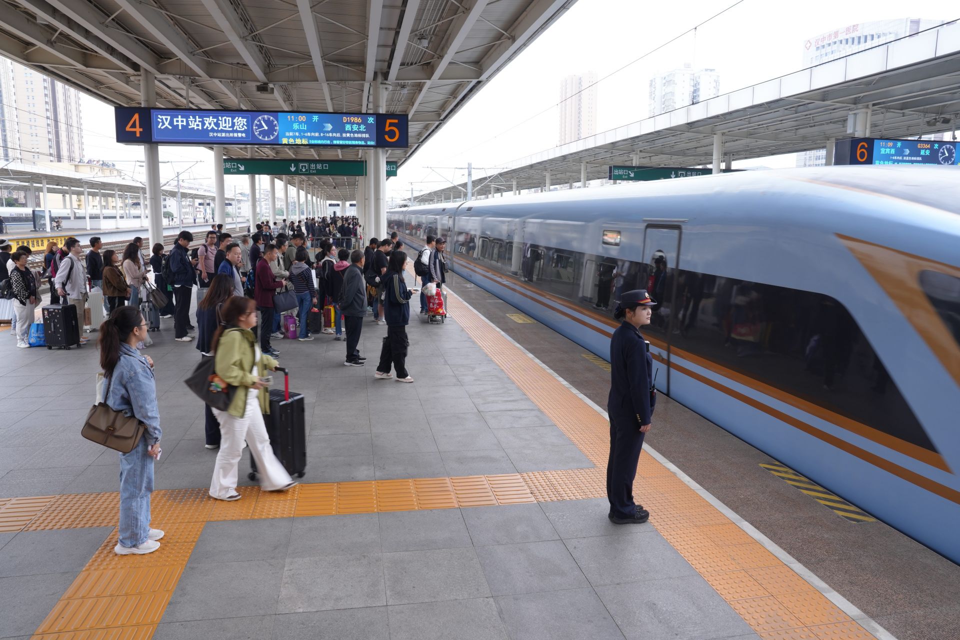 正在上传... f33926dee2fa3473536fd1db28f6b22b.jpeg