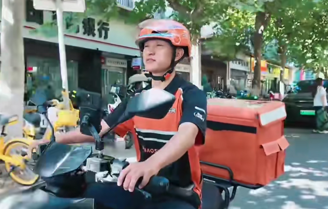 陕西淘宝闪购西安优选网约配送员冯天雷：只要脚踏实地 普通人也能收获尊重与荣光