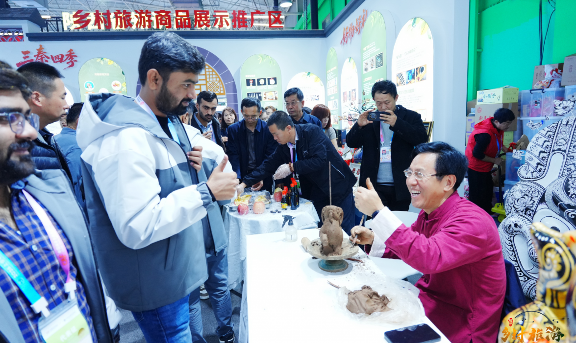 48条精品线路现场“揽客” 第19届陕西乡村旅游展亮相杨凌农高会
