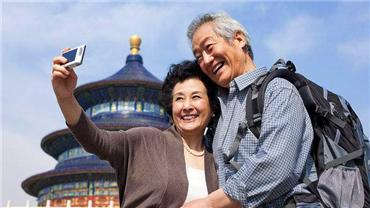 国庆牵手重阳节 “银发族”最爱红色游