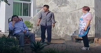 百家碎戏 谁的儿子更孝顺