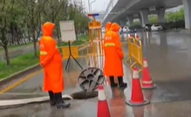 [西安]暴雨来袭 千人值守街头防汛排涝