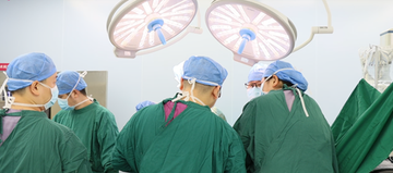 87岁摔断股骨合并十多种疾病 医生：能治好！