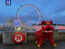 视频丨点亮中国红！英国地标伦敦眼披上中国春节装扮