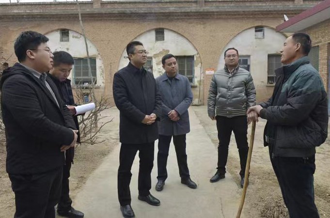 王益区区长王蒙到黄堡镇走访慰问贫困户
