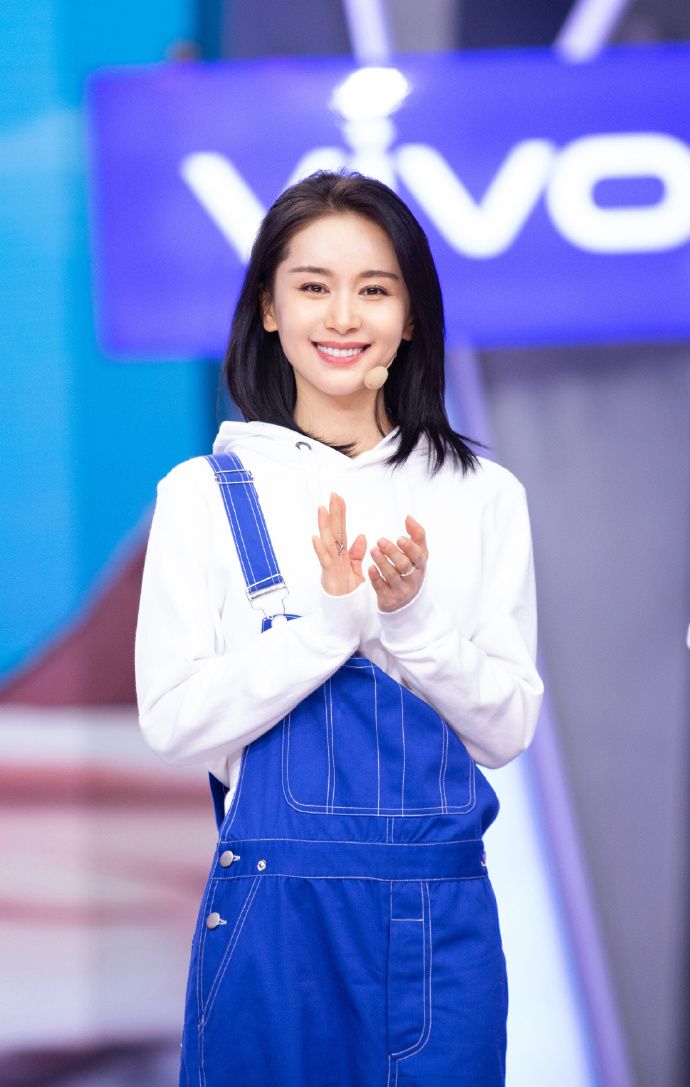 假小子变女神王子文留长发温婉甜美