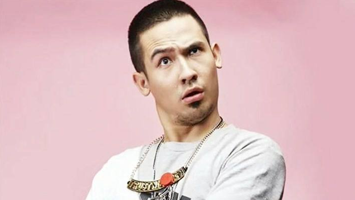 脱口秀演员卡姆容留他人吸毒案今日开庭审理