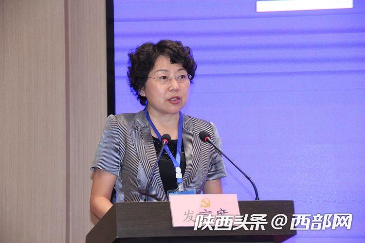 汉中市委常委,宣传部部长王春丽发言.