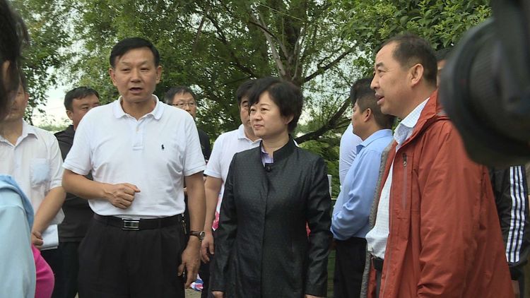 大荔:刘莉实地察看渭河汛情 慰问防汛抢险一线工作人员