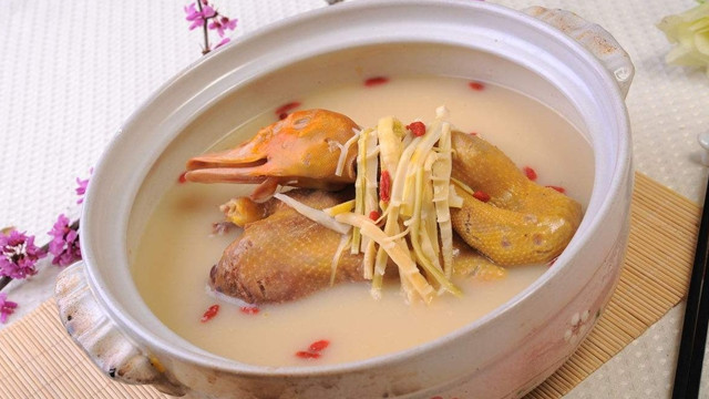 美食家推荐海底椰油鸭煲