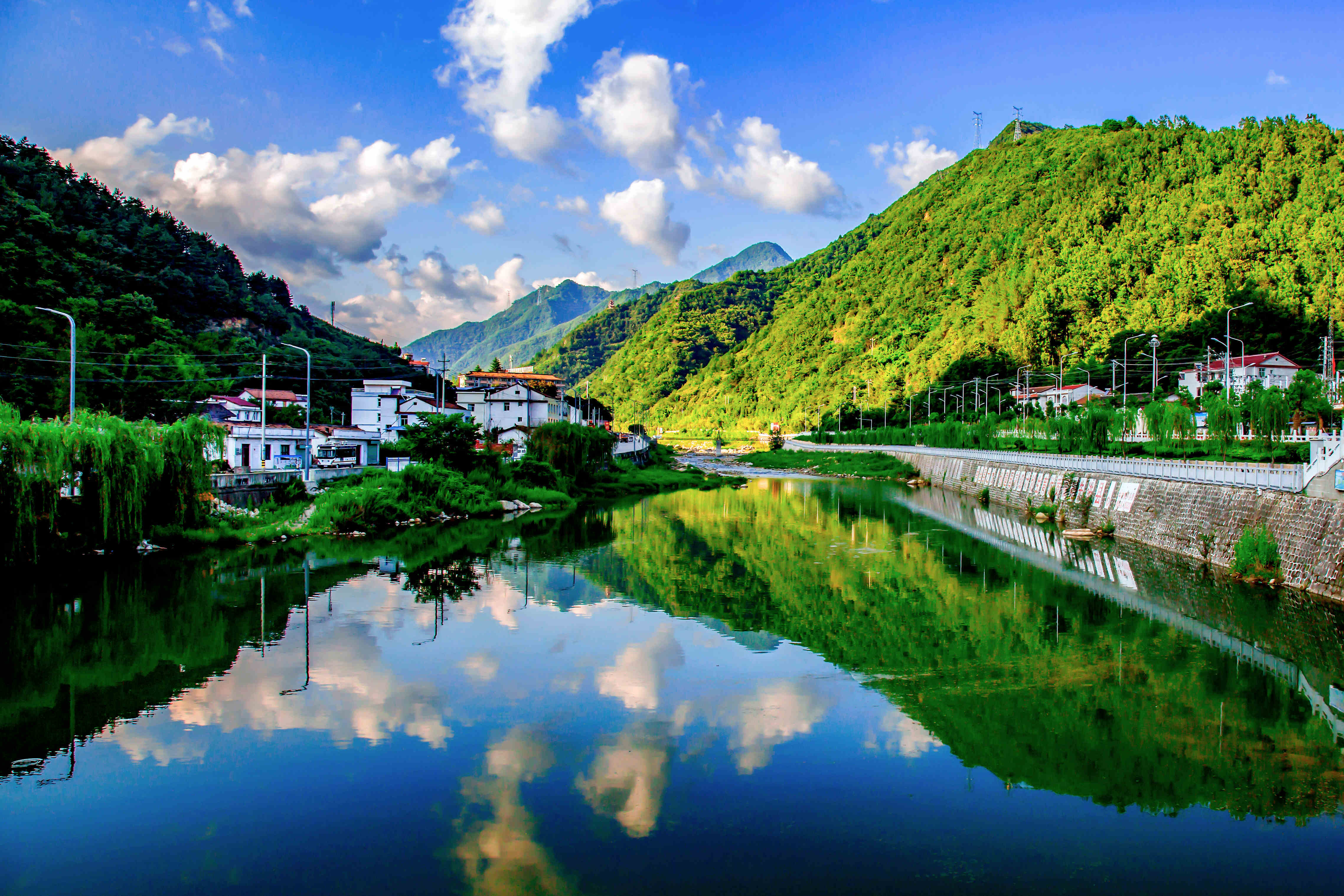 椒溪河流域.(图片由佛坪县水利局提供)