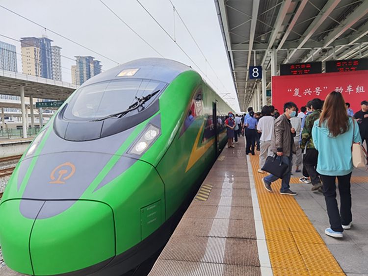 汉中阳平关至安康全线开跑复兴号动车