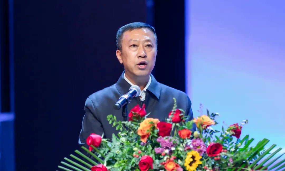 神木职业技术学院党委书记,校长艾国在总结讲话中对前来参加大会的