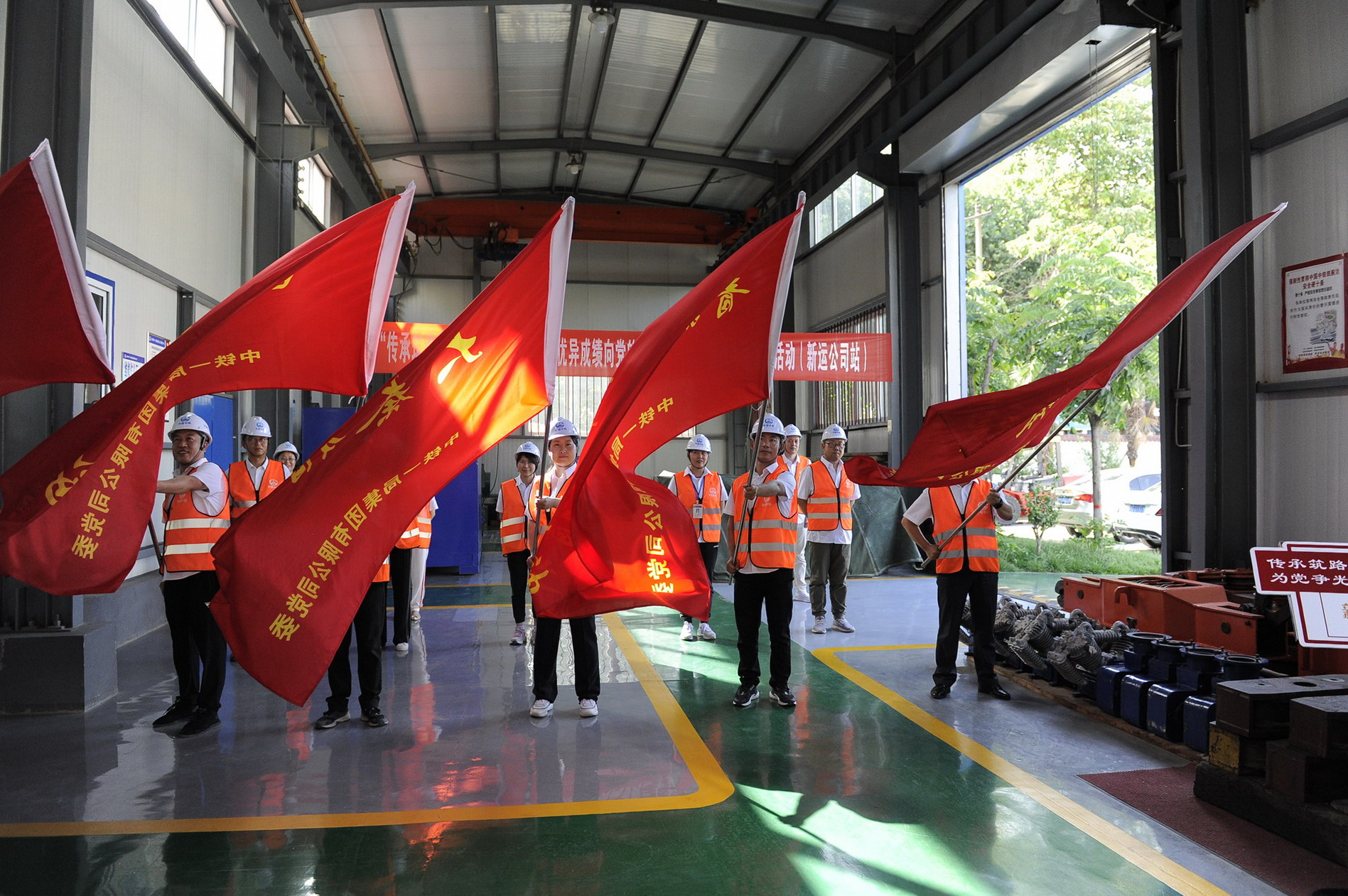 接力传递传承筑路精神为党争光有我以优异成绩向党的二十大献礼