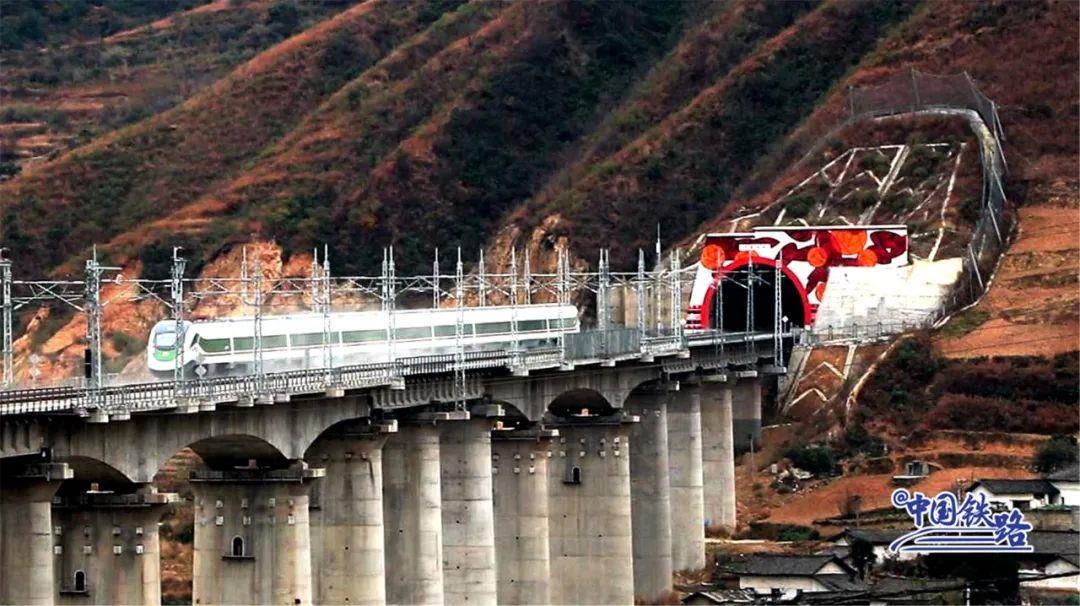 全國鐵路今日起實施新版列車運行圖 - 西部網(陝西新聞網)