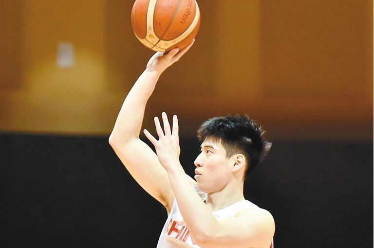 中国男篮86∶74战胜伊朗队 西安小伙焦泊乔上演暴扣好戏 - 西部网(陕西新闻网)