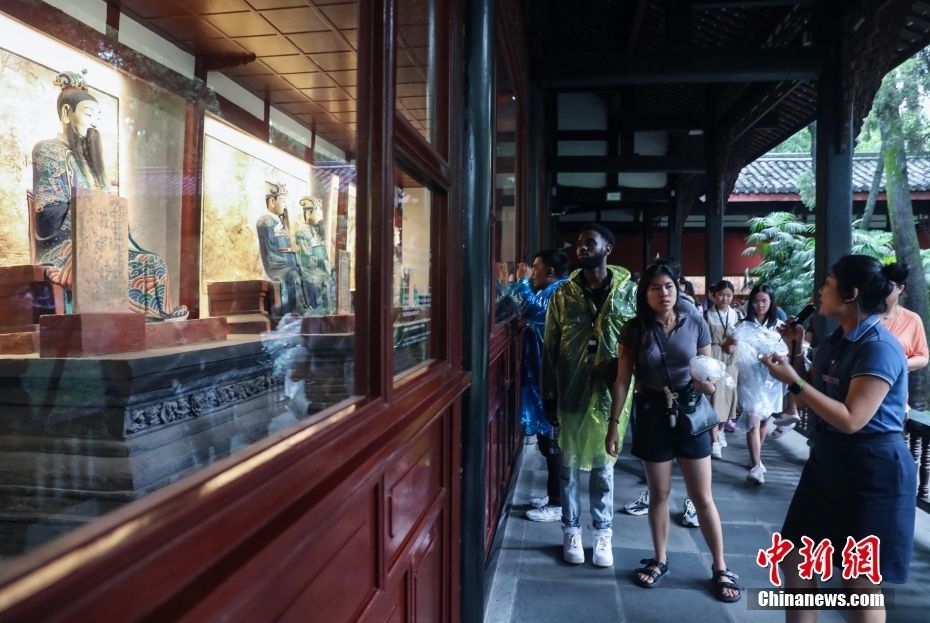 “Z世代”青年走进成都武侯祠 - 西部网(陕西新闻网)