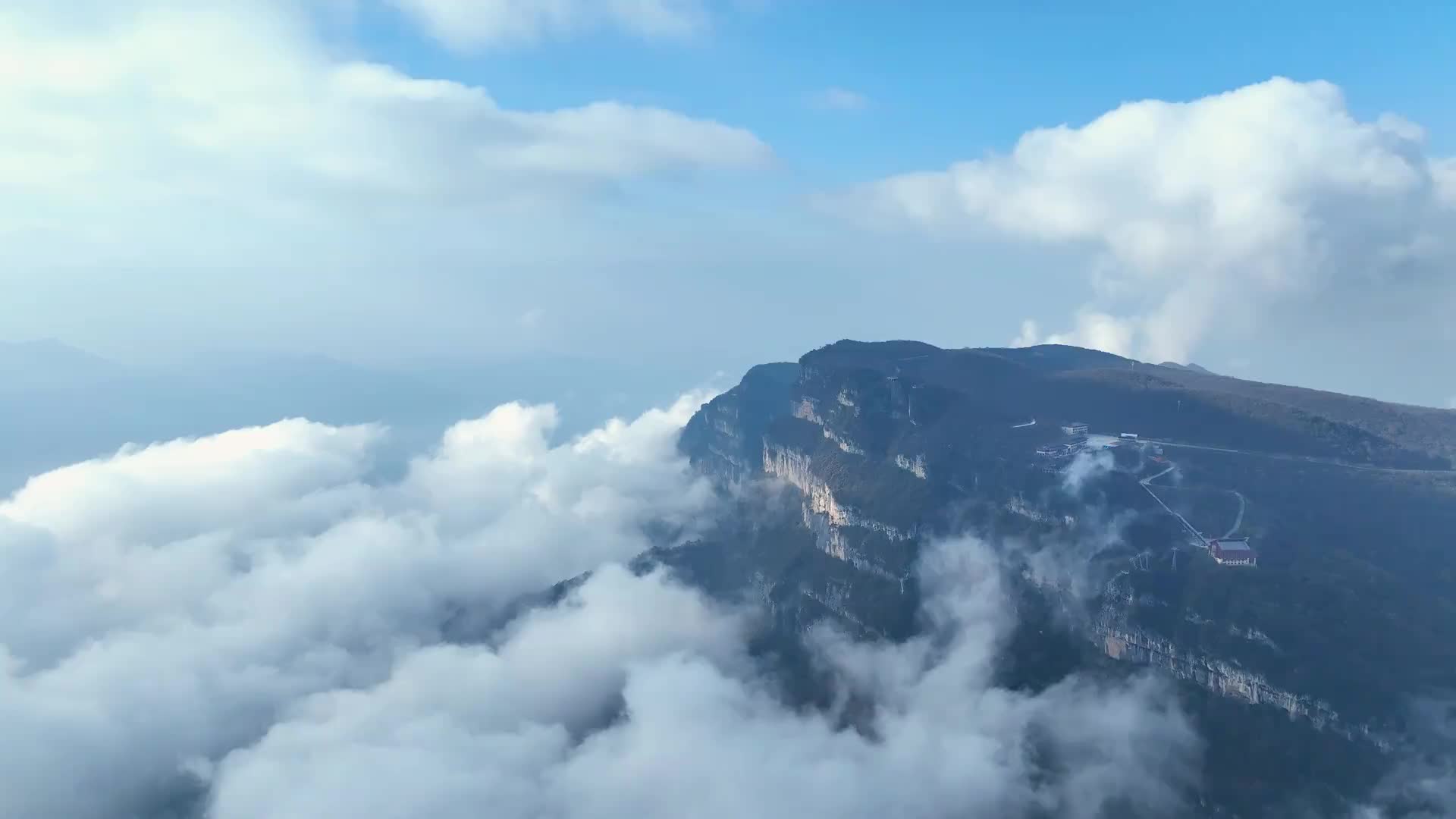 云海遇见红叶在汉中邂逅金秋醉美龙头山