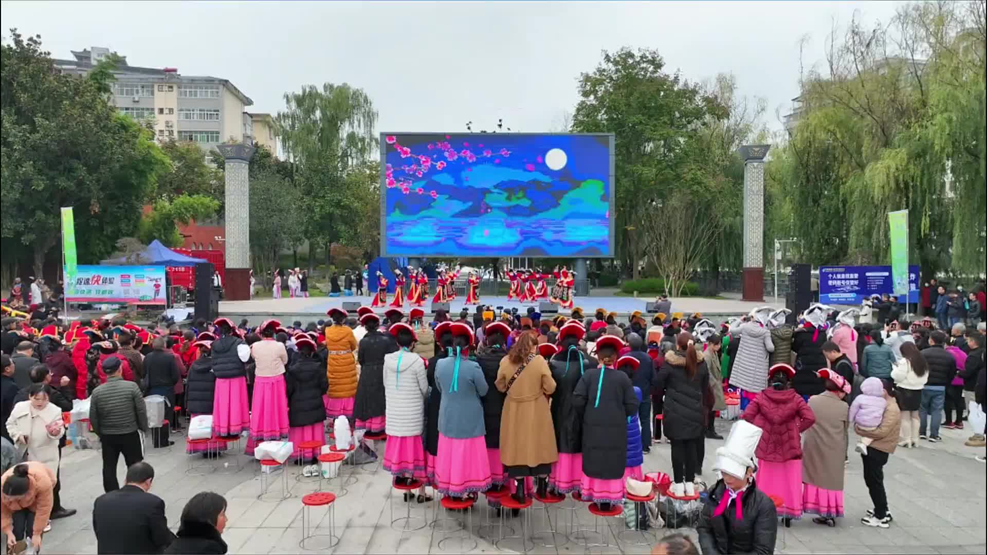 汉中市宁强县举行羌历年羌族歌曲广场舞大赛