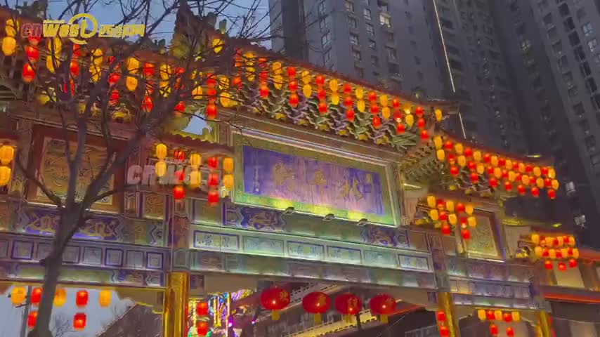 陕西赏花灯尝美食读典故咸阳老街新春夜市氛围浓