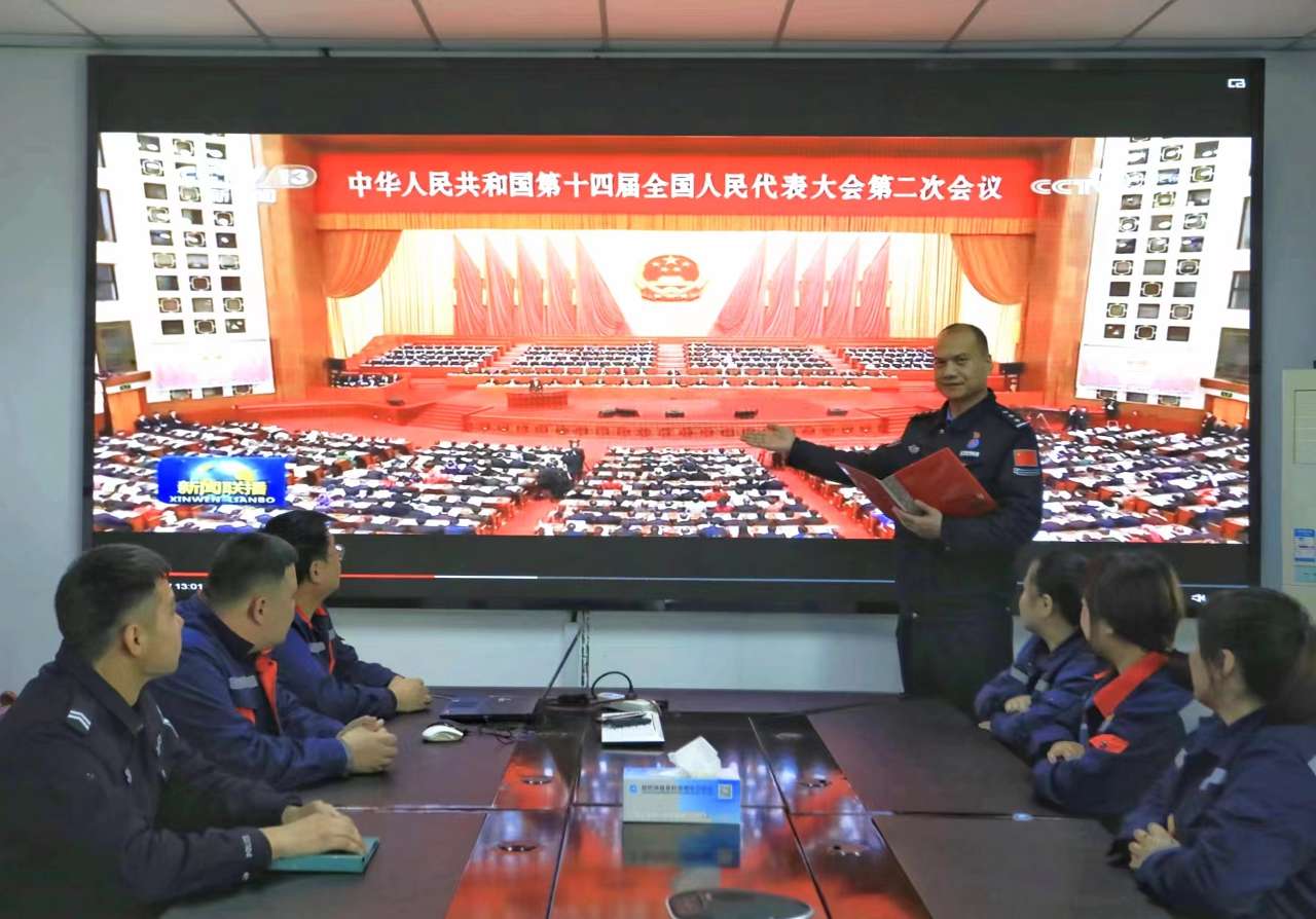 新疆让两会之声浸润边疆百姓心田