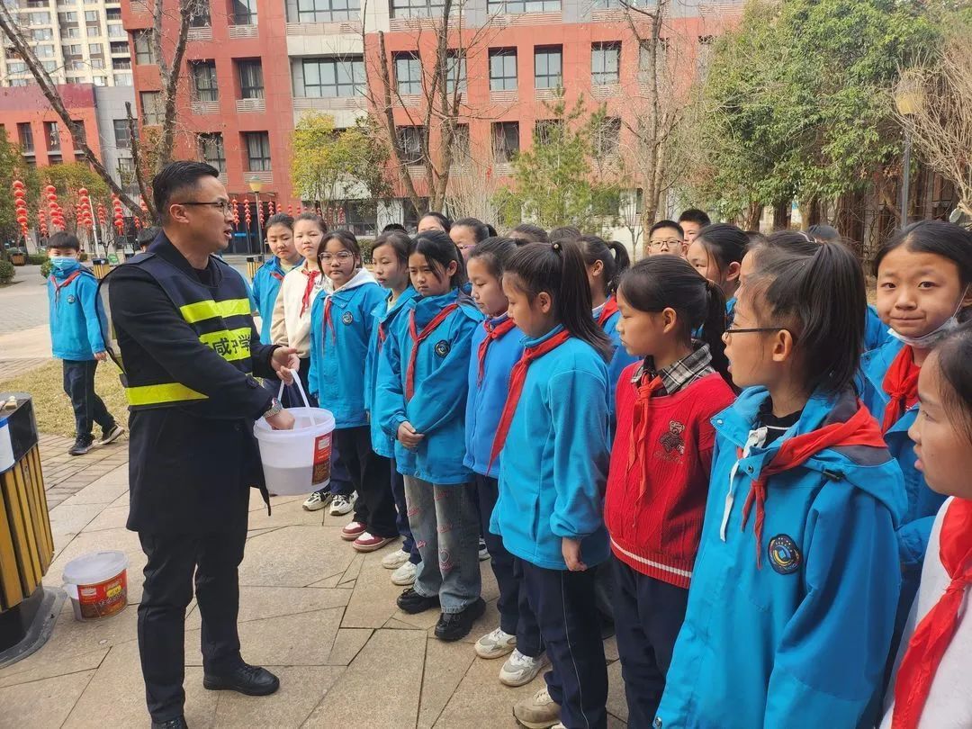 这个春天植得期待西咸新区沣东新城第五小学开展植树节主题活动