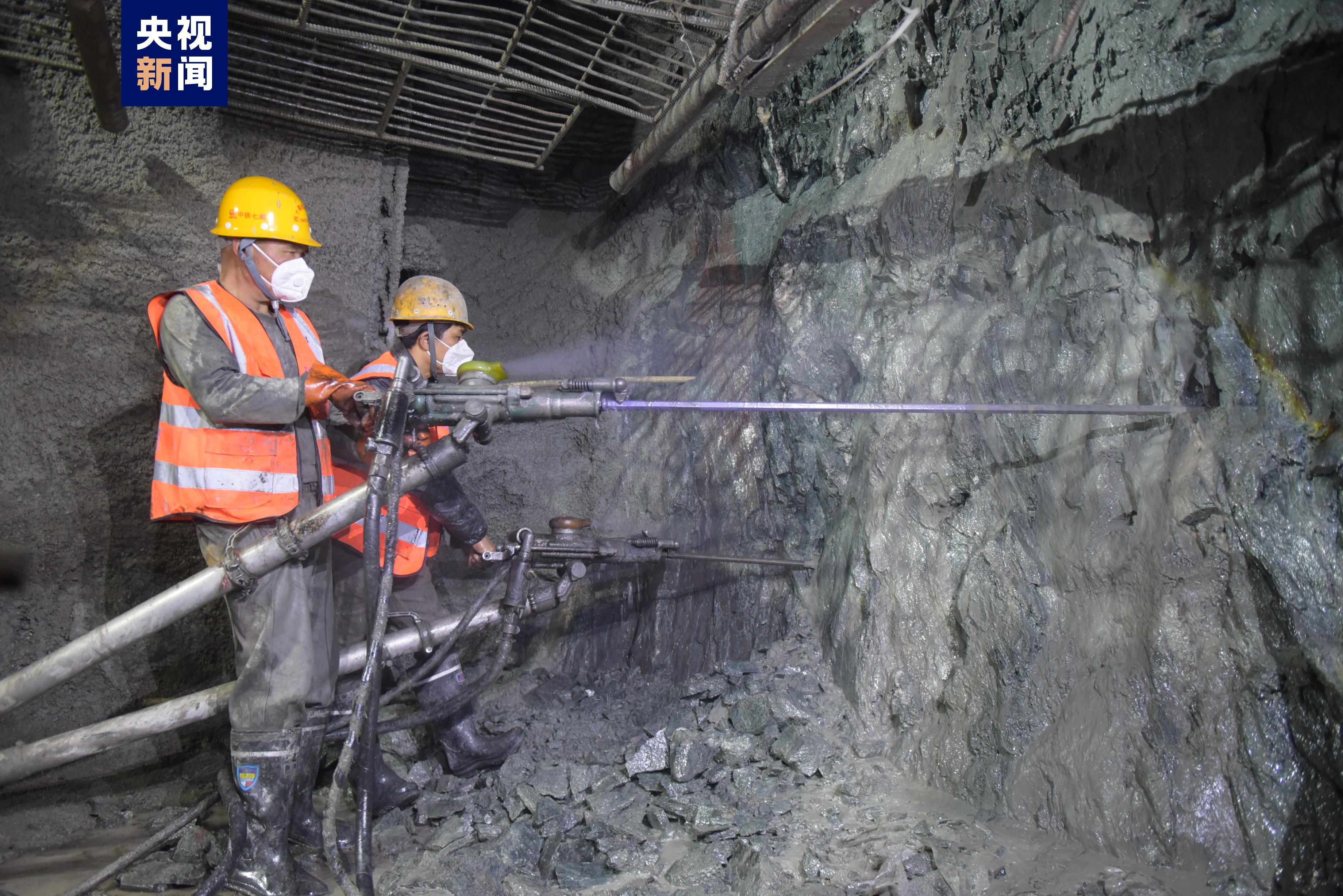 进度条刷新西十高铁Ⅰ级高风险隧道西岭隧道掘进过半
