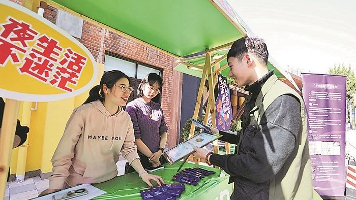 夜校成“新潮流”在多地走红 年轻人为何热衷上夜校? - 西部网(陕西新闻网)