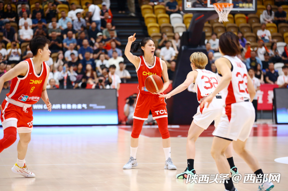 首页>新闻频道>本网原创> 中日女篮热身赛西安开打,王思雨在比赛中.