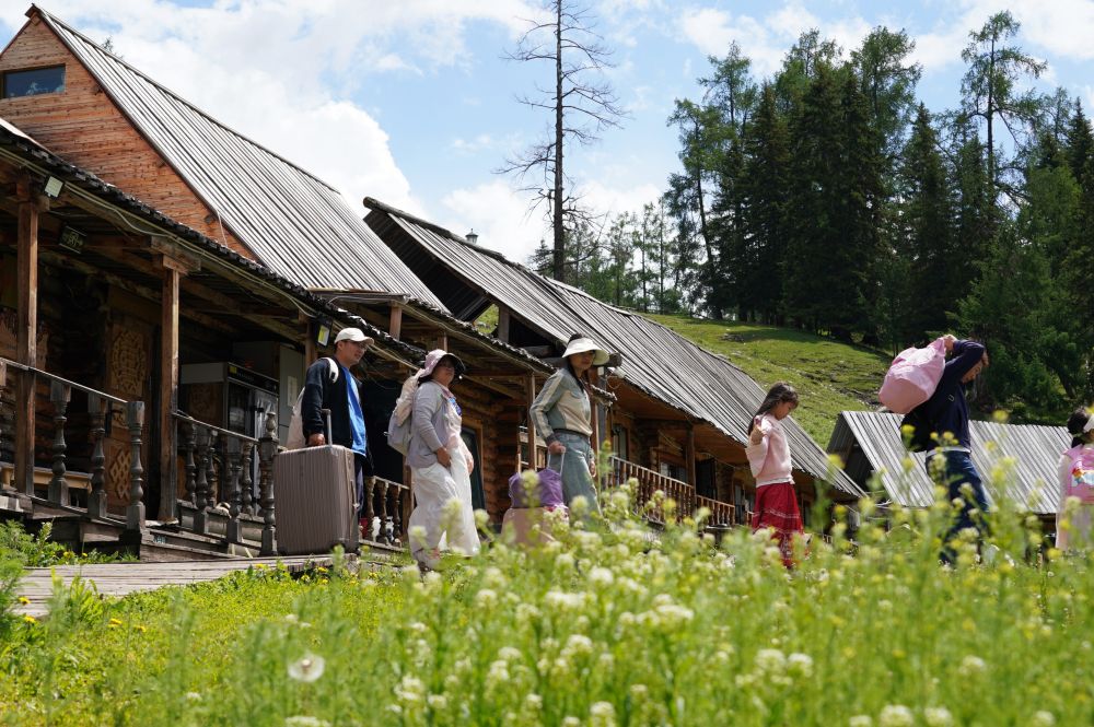 新华全媒头条|新疆是个好地方——透视天山南北文旅热