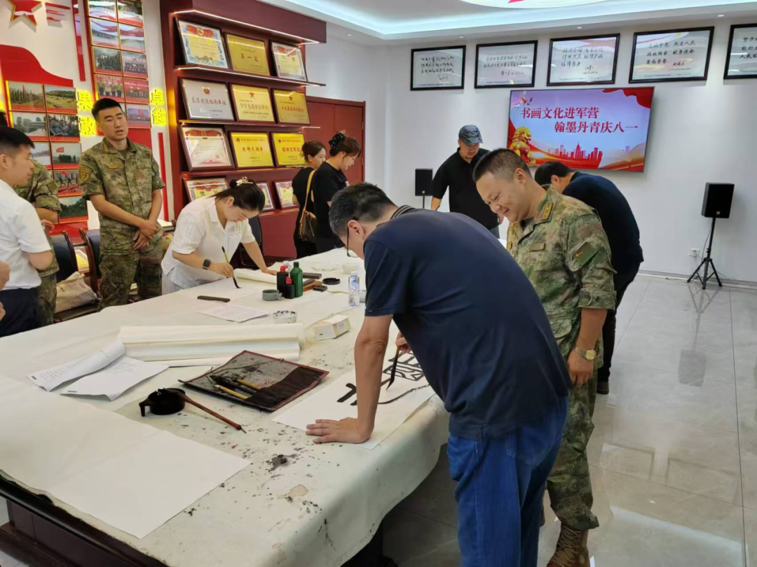 庆"八一"西安市青年书法家走进军营活动圆满举办 - 西部网(陕西新闻网